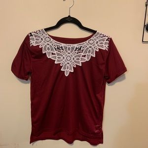 Women’s S | lace panel dip hem tee